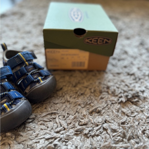 Keen Newport H2 Size 4 - Picture 3 of 7